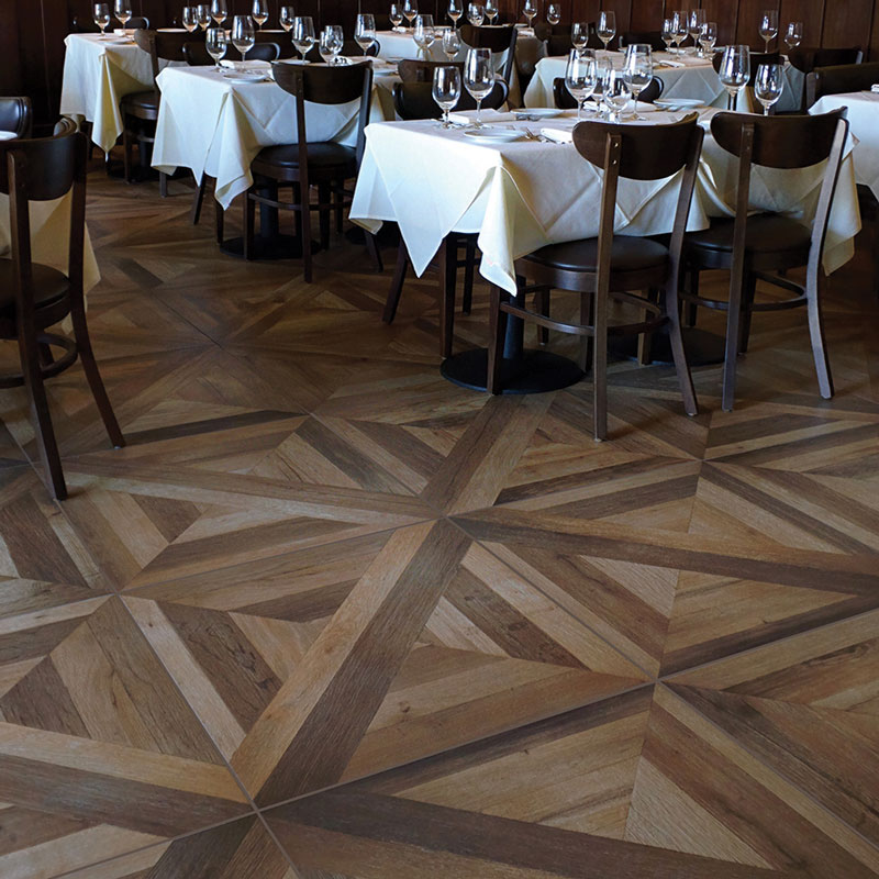 Restaurant Floor in Brun